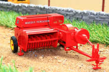 Load image into Gallery viewer, Uh5239 Universal Hobbies Massey Ferguson No3 Baler Tractors And Machinery (1:32 Scale)