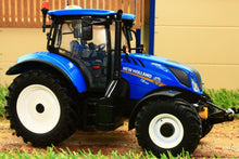 Load image into Gallery viewer, UH5263 UNIVERSAL HOBBIES NEW HOLLAND T6.165 2017 TRACTOR