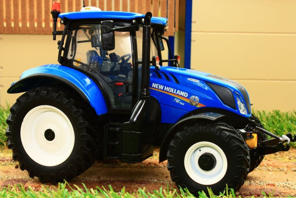 UH5263 UNIVERSAL HOBBIES NEW HOLLAND T6.165 2017 TRACTOR