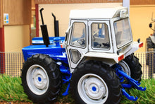 Load image into Gallery viewer, Uh5271 Universal Hobbies County 1174 Tractor Tractors And Machinery (1:32 Scale)