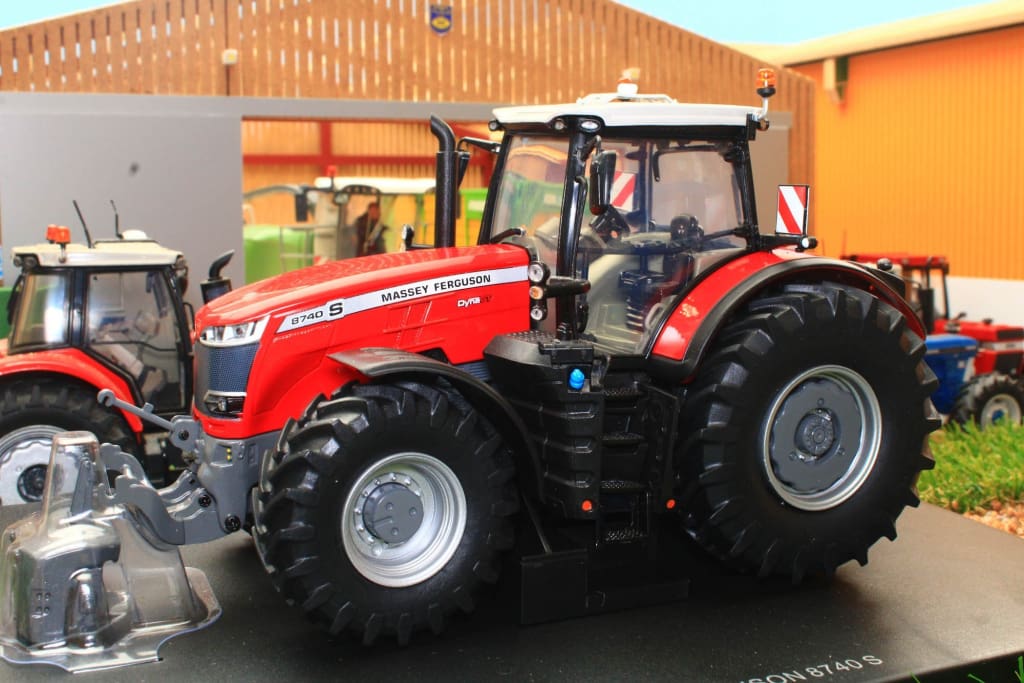 UH6216 UNIVERSAL HOBBIES MASSEY FERGUSON 8740S 2019 VERSION