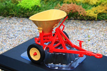 Load image into Gallery viewer, UH6227 Universal Hobbies 1:32 Scale Vicon Pendulum Trailed Spreader