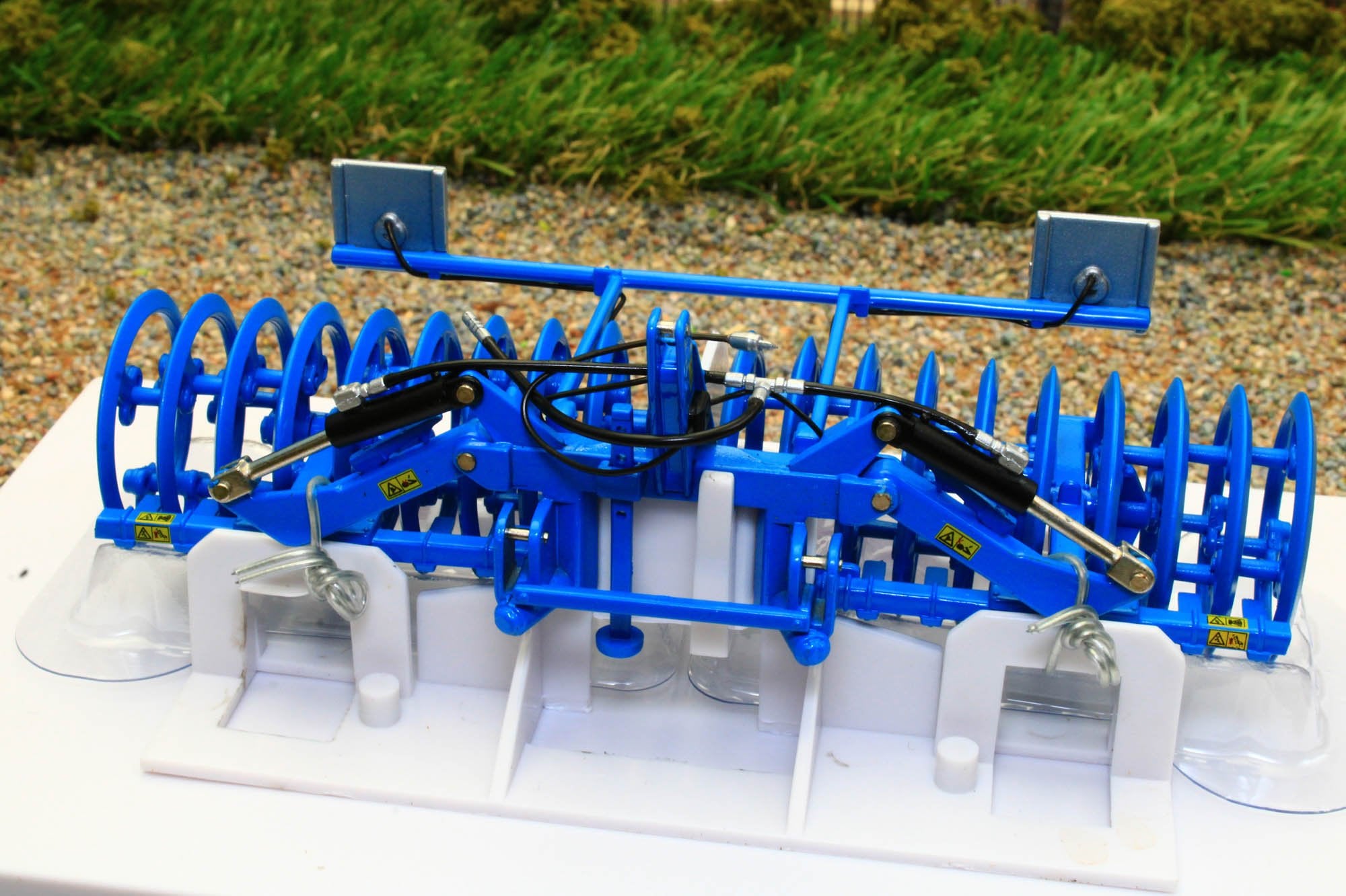 Universal Hobbies 6290 Lemken Smaragd 9/600K gezogene Ausführung 1:32 Universal Hobbies 6290 Lemken Smaragd 9/600K gezogene Ausführung 1:32