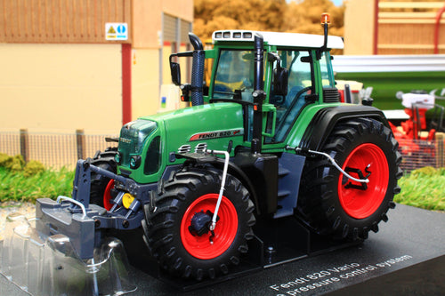 UH6347 Universal Hobbies Fendt 820 4WD Tractor with Wide Tyres and Air Pressure System Limited Edition