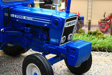 Load image into Gallery viewer, UH6374 UNIVERSAL HOBBIES 1:16 Scale FORD 7600 LAUNCH EDITION TRACTOR (1975)