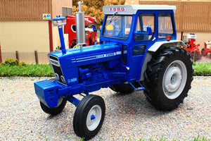 UH6374 UNIVERSAL HOBBIES 1:16 Scale FORD 7600 LAUNCH EDITION TRACTOR (1975)