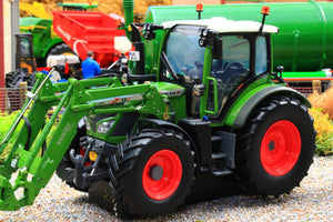UH6448 Universal Hobbies Fendt 514 Vario Tractor with Front Loader, Agromais Seed Bags & Pallet Ltd Edition