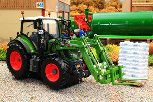 UH6448 Universal Hobbies Fendt 514 Vario Tractor with Front Loader, Agromais Seed Bags & Pallet Ltd Edition