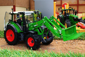 USK10641 USK FENDT 313 VARIO TRACTOR WITH FRONT LOADER - FRONT RIGHT QUARTER