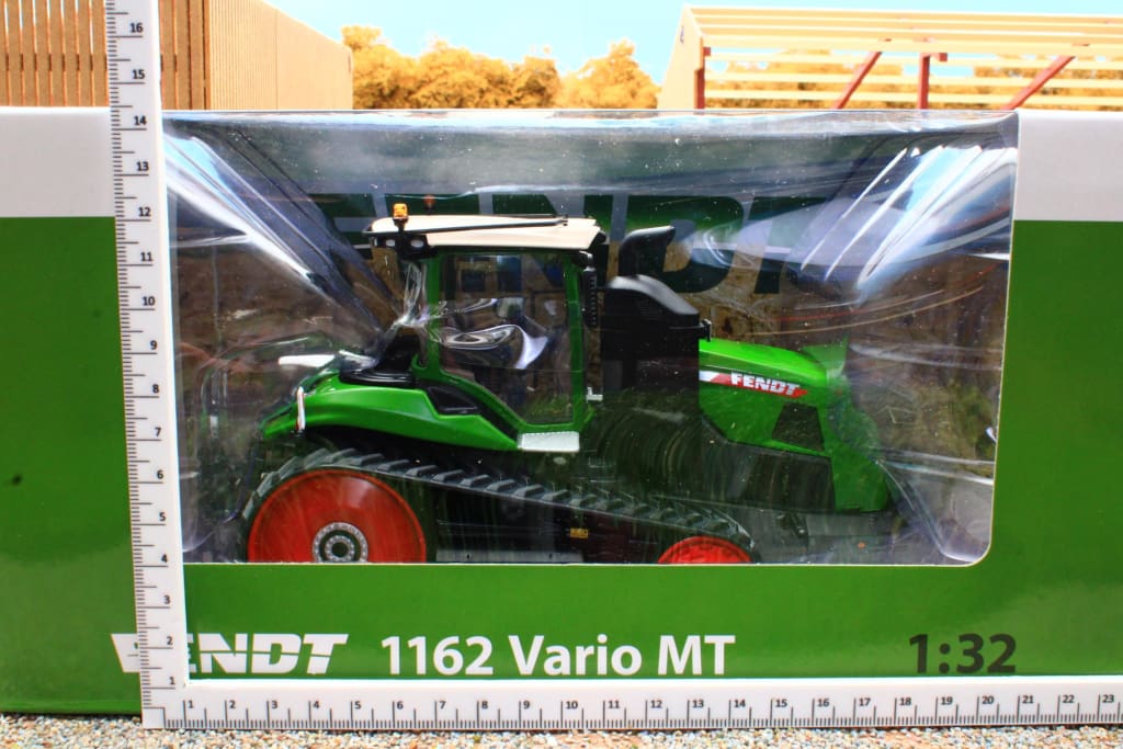 Tracteur miniature 1/32 par USK | Collect World Tracteur miniature 1/32 par USK | Collect World