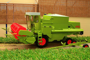 USK30012 USK CLAAS DOMINATOR 85 COMBINE HARVESTER - WITH CAB