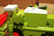 Load image into Gallery viewer, Usk30012 Usk Claas Dominator 85 Combine Harvester - With Cab Tractors And Machinery (1:32 Scale)
