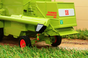 Usk30012 Usk Claas Dominator 85 Combine Harvester - With Cab Tractors And Machinery (1:32 Scale)