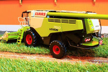 Load image into Gallery viewer, W7340 WIKING CLASS LEXION 760 COMBINE WITH MAIZE HEADER