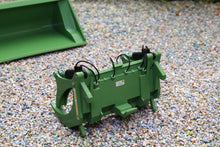 Load image into Gallery viewer, W7383 WIKING FRONT LOADER SET IN FENDT GREEN