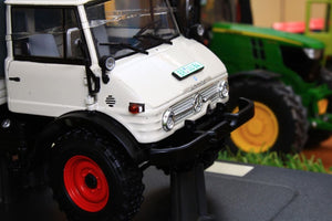 WE1044 Weise Mercedes Benz Unimog 406 (U84) with Canvas Load Bed Cover - close up front right side view