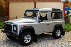 WEL22498S Welly 1:24 Scale Land Rover Defender 90 County in Silver