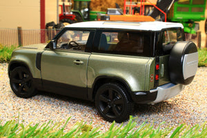 WEL24110G Welly 1:24 Scale New Land Rover Defender 90 2020 in Green and White