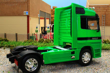 Load image into Gallery viewer, WEL32280G WELLY 132 SCALE Mercedes Actros Lorry in Green