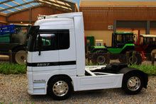 Load image into Gallery viewer, WEL32280W WELLY MERCEDES ACTROS 4X2 LORRY IN WHITE