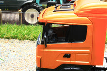 Load image into Gallery viewer, WEL32625O WELLY 132 SCALE SCANIA 4470 4X2 LORRY IN METALLIC ORANGE