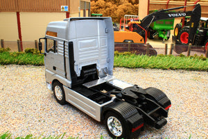 WEL32640S Welly 1:32 Scale MAN TG510A XXL 4x2 Lorry in Silver