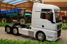 Load image into Gallery viewer, WEL32650LW WELLY 132 SCALE MAN TGX 6X4 LORRY IN WHITE