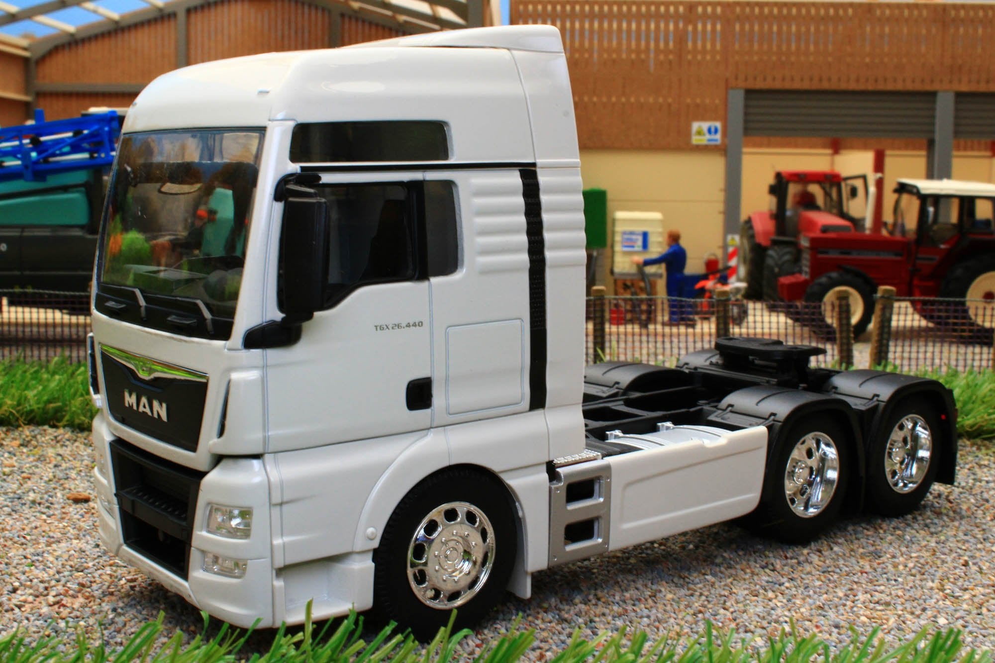 WEL32650LW WELLY 1:32 SCALE MAN TGX 6X4 LORRY IN WHITE – Brushwood