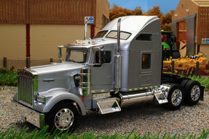 WEL32660S WELLY 1:32 SCALE KENWORTH W900 LORRY IN SILVER