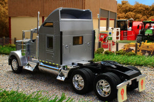 WEL32660S WELLY 1:32 SCALE KENWORTH W900 LORRY IN SILVER
