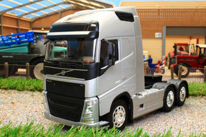 WEL32690LS WELLY 132 SCALE VOLVO FH 6X2 LORRY IN SILVER