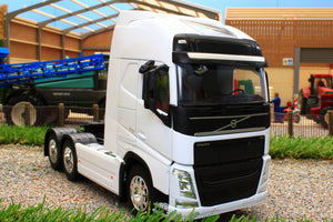 WEL32690LW WELLY 132 SCALE VOLVO FH 6X4 LORRY IN WHITE