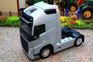 WEL32690S Welly 1:32 Scale Volvo FH 4x2 Lorry in Silver