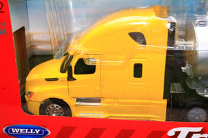 WEL32697Y Welly 132 Scale Cascadia Freightliner Lorry with Tanker in Yellow