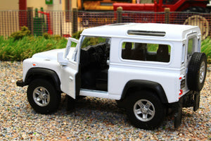 WEL42392W Welly 1:34 Scale Land Rover Defender 90 County in White
