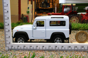 WEL42392W Welly 1:34 Scale Land Rover Defender 90 County in White