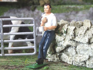 HLT-WM030 Farmer's Lunch Figure1:32 Scale Farm Diorama Figure
