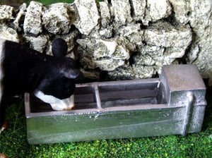 HLT-WM038W Field Water Trough With SIMULATED Water